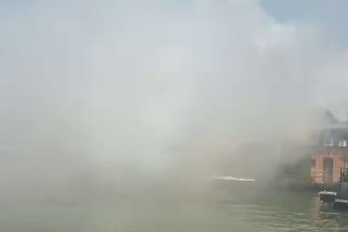 Gori splav u Beogradu (VIDEO)