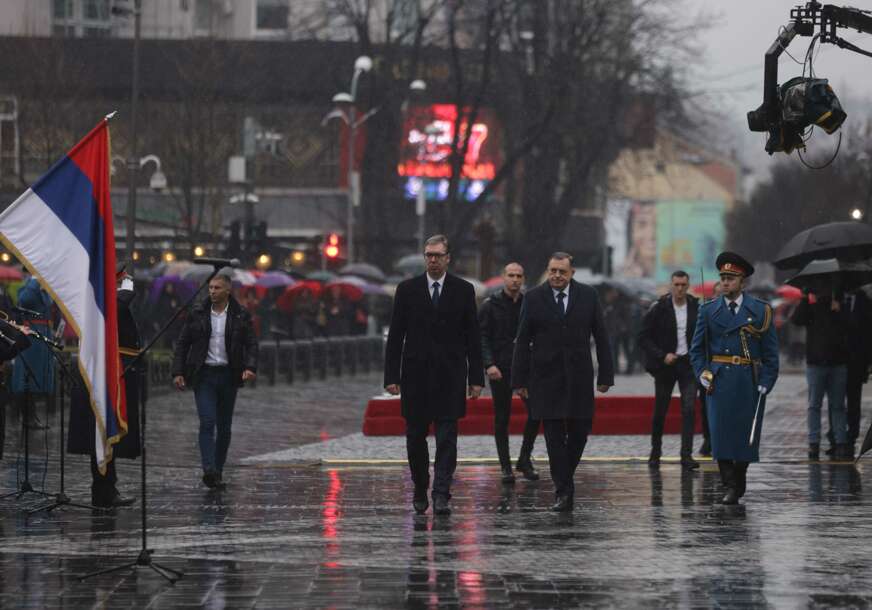 DOČEK ZA VUČIĆA U BANJALUCI Građani Republike Srpske pozdravili predsjednika Srbije