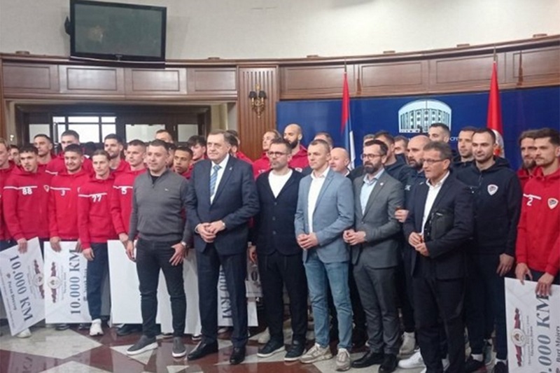 Dodik nagradio igrače i stručni štab 