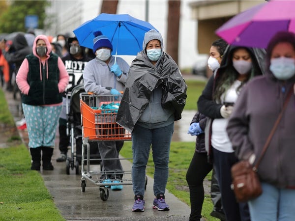 U Bugarskoj ogromni redovi za ulje, čovjek preminuo čekajući