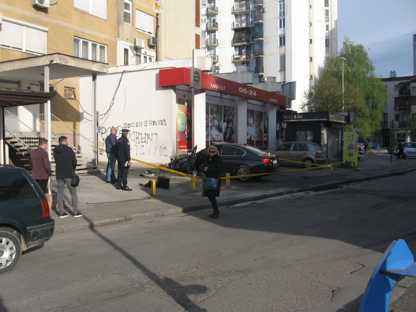 U centru Bijeljine izgorio “BMW”