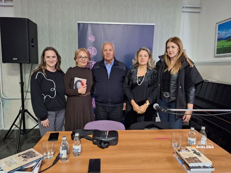 Sanda Rašković Ivić predstavila knjige u Han Pijesku, fond biblioteke bogatiji za 100 naslova  (FOTO)