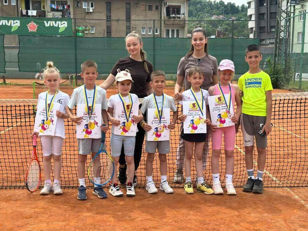 Teniseri Teniskog kluba AS iz Bijeljine ostvarili zapažene rezultate na turniru u Tuzli