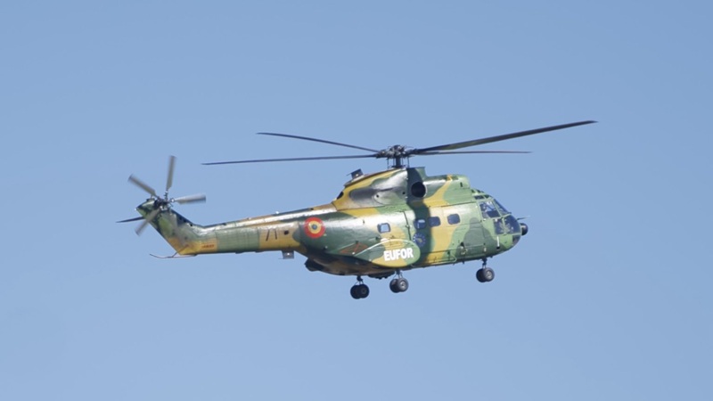 Helikopteri EUFOR KRUŽE IZNAD BANJALUKE: Jedan od njih sletio u kasarnu 