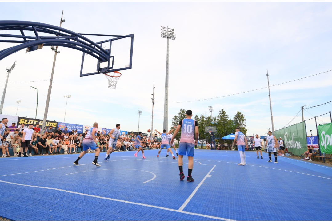 Počela Basket liga Bijeljine: Vrhunska košarka na terenu Radnika (FOTO)