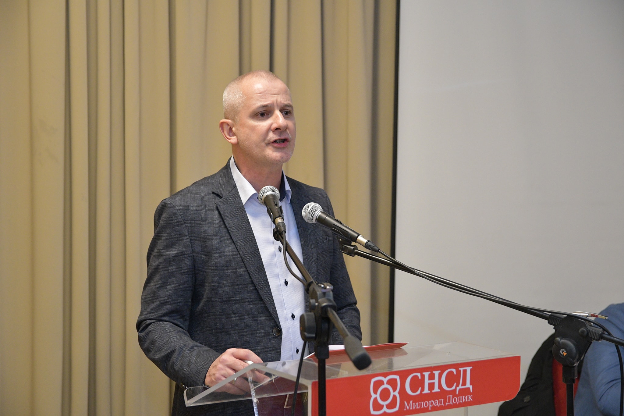 Bijeljina: Održan sastanak Gradskog odbora SNSD sa predsjednicima mjesnih odbora (FOTO)