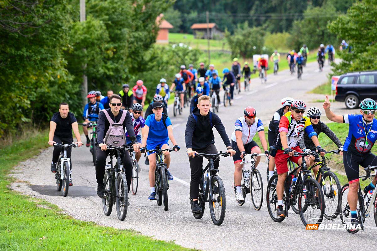 SARADNJA PET OPŠTINA IZ RS I FBIH Biciklijada promoviše podmajevički turizam (FOTO)