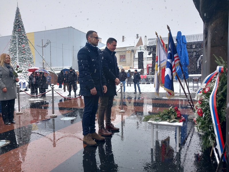 Bijeljina: Položeni vijenci povodom Dana Republike, Grad organizovao svečeni prijem (FOTO)