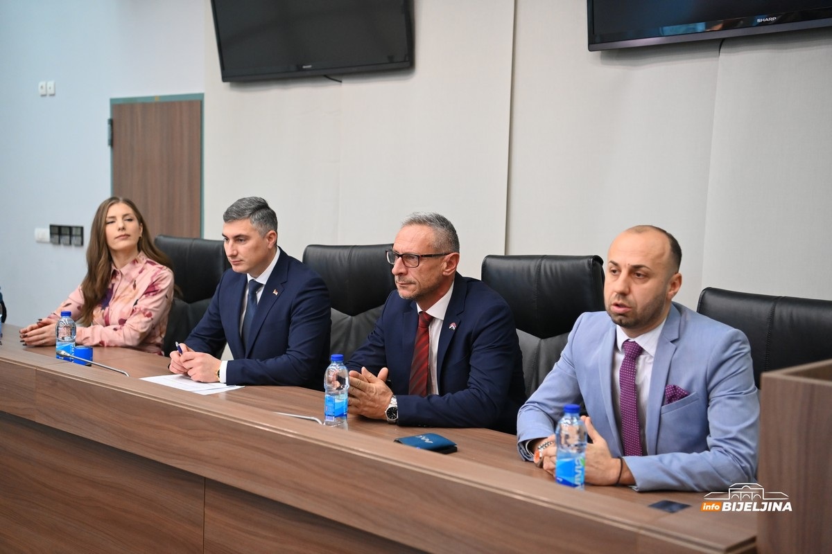 U Bijeljini potpisani ugovori po programima zapošljavanja i samozapošljavanja za 2025. godinu