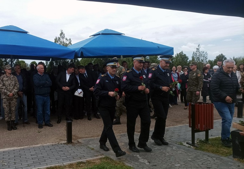 Bijeljina: Obilježene 33 godine od pogibije 33 borca na Banj brdu – parastos i vijenci na Pučilama