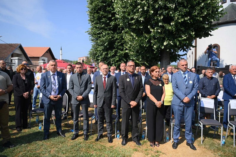 Patrijarh Porfirije služi liturgiju i pomen stradalim Srbima (FOTO)