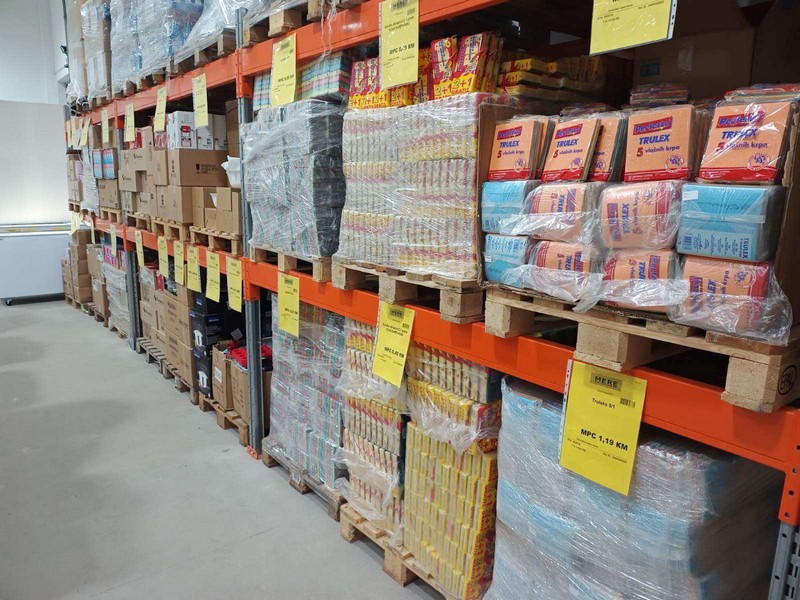 Mere market u Bijeljini mijenja trendove u kupovini: Prepoznatljivi po niskim cijena (FOTO)