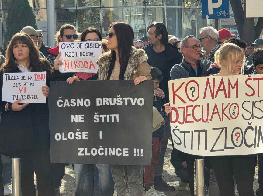 Tuzlaci na ulici: Protesti zbog požara u domu penzionera i zlostavljanja maloljetnica