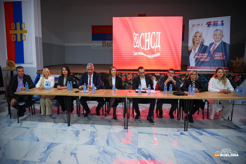 Prepun Dom kulture u Velikoj Obarskoj na tribini SNSD-a, Milovanović pozdravljen velikim aplauzom (FOTO)