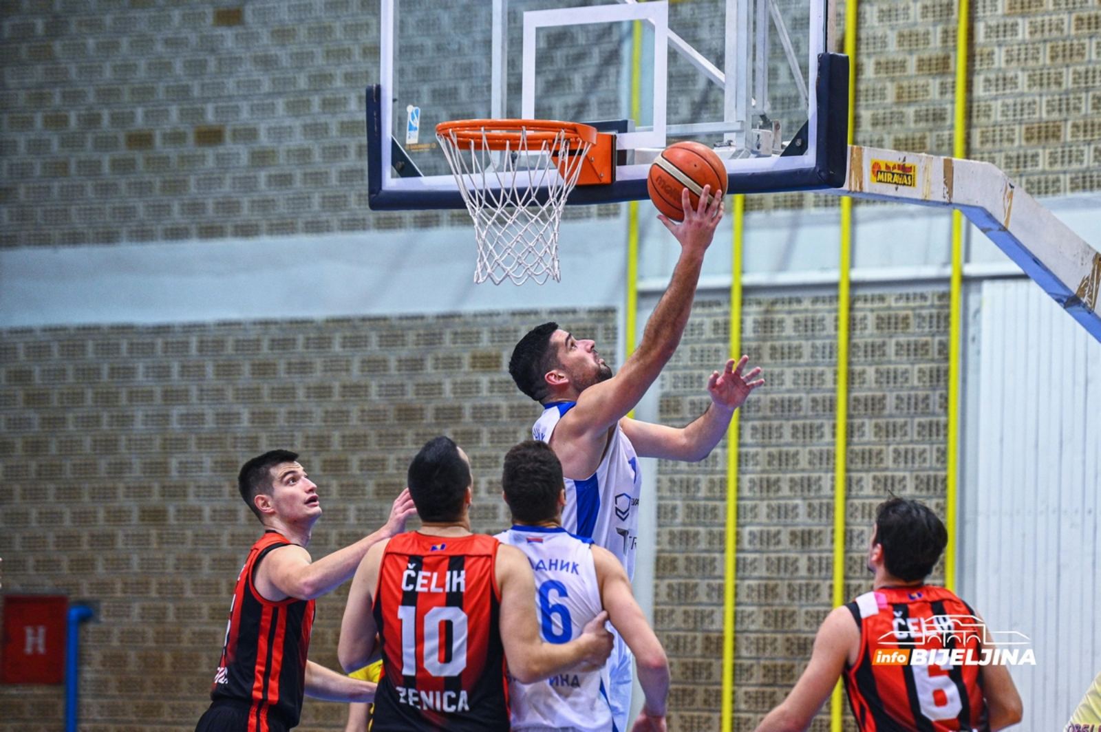Težak poraz Sparsa u Tuzli, Radnik bolji od Čelika (FOTO) 