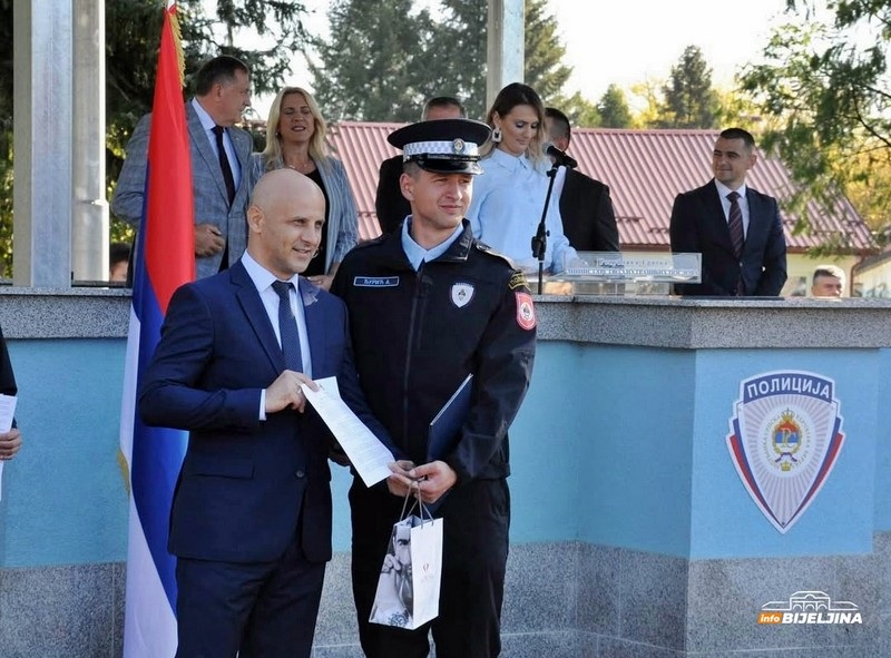 Aleksa Đurić završio policijsku i vojnu akademiju: “Mladima bih poručio da se školuju i da gradimo našu Srpsku” (FOTO)