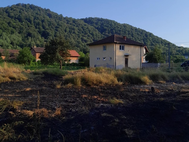 Požar prijetio pčelinjaku i domu u Novoj Kasabi: Vatrogasci spriječili katastrofu (FOTO)