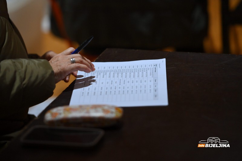 Bijeljina: U toku podjela biračkog materijala za prijevremene izbore (FOTO)