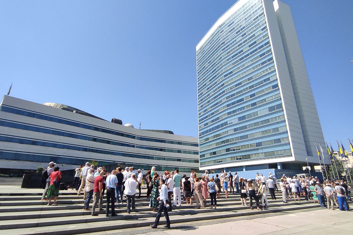 Zaposleni u institucijama BiH spremaju tužbu: Ukrali ste nam 15 miliona KM od plata