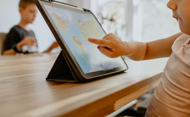 Zbog pada koncentracije Švedska ukida digitalne uređaje u školama