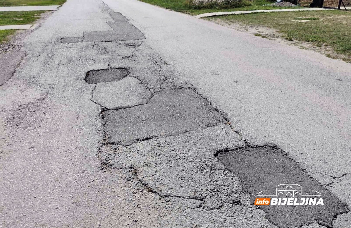 UZALUDAN VAPAJ mještana naselja Koviljuše: Putevi PUNI KRATERA, a niko ne reaguje (FOTO)