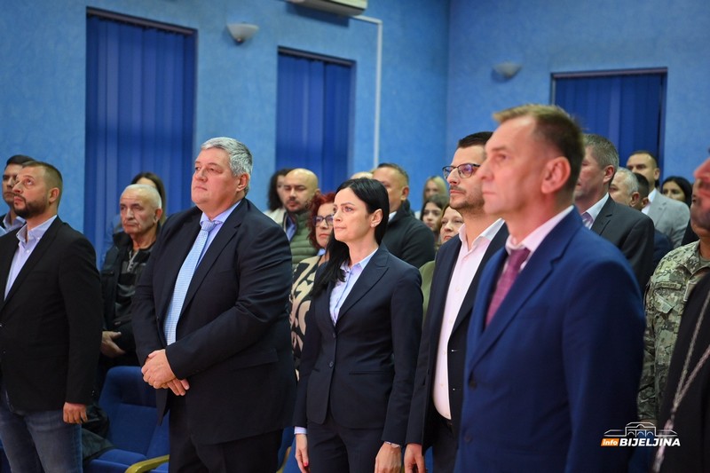 Ugljevik obilježava krsnu slavu, priznanja najzaslužnijima: Opština u znaku velikih investicija (FOTO)