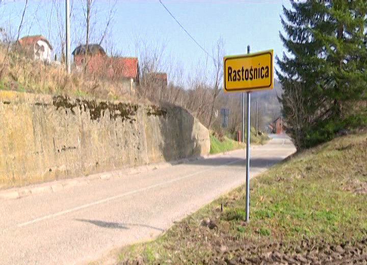 Pomoć stigla i iz Semberije, Majevice i Podrinja: Mještani Rastošnice obnavljaju stari hram koji je bio potopljen (FOTO)