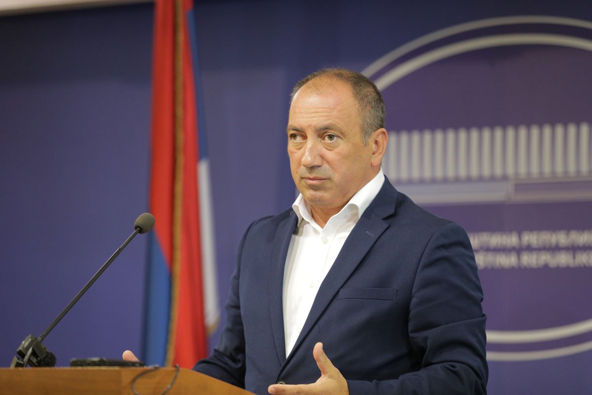 Crnadak o izbacivanju Šmita iz Srpske: Obezbjeđenje mu je naoružano