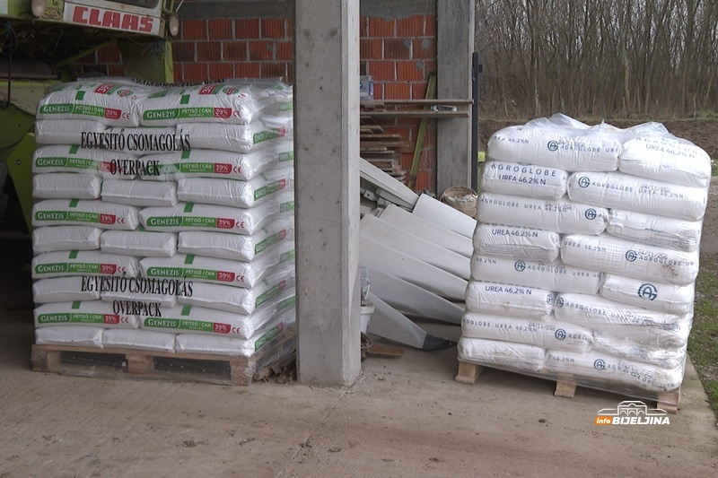 Semberski poljoprivrednici ne štede na prihrani, hrabriji otkrili taktiku za bolji prinos: “Čovjek mora da bude jako oprezan”