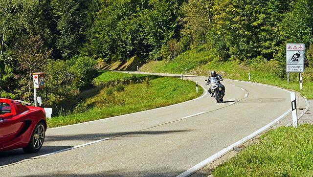 Vozači OPREZ, povećan broj motociklista na putevima