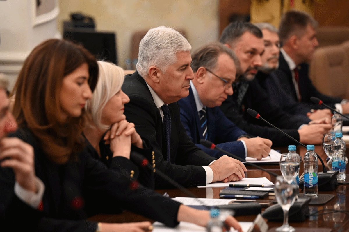 Kome najviše odgovara velika politička kriza u BiH?