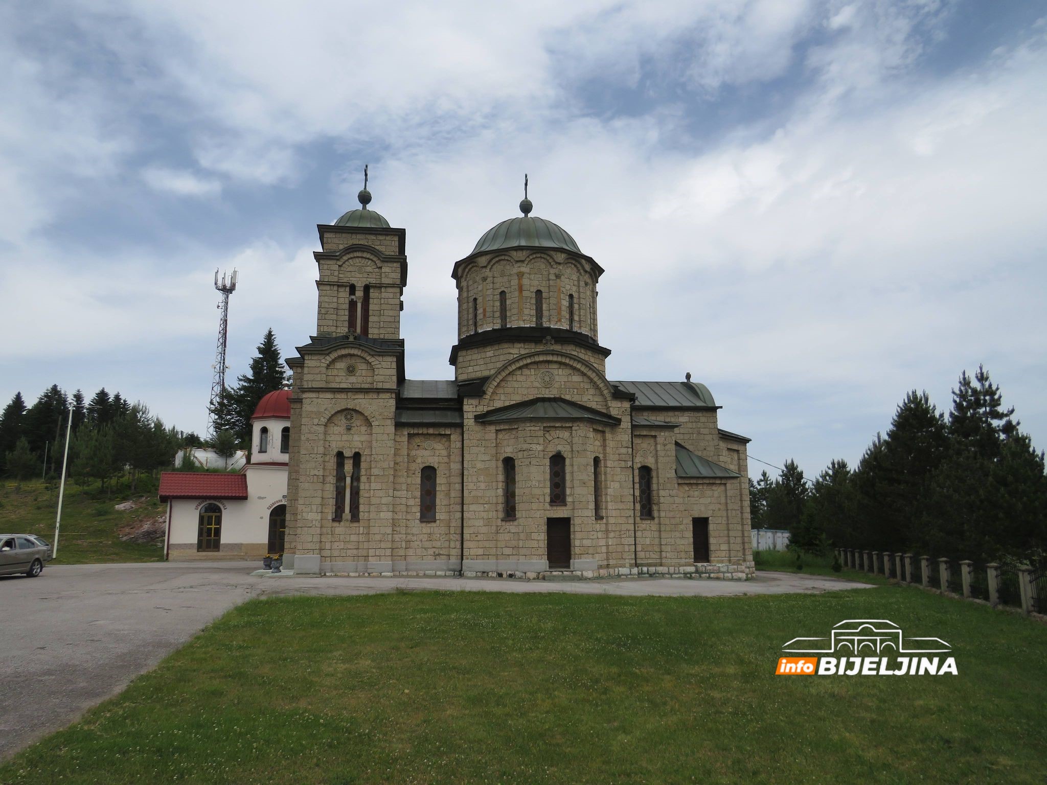 Slikari iz Bijeljine na likovnoj koloniji u Han Pijesku (FOTO)