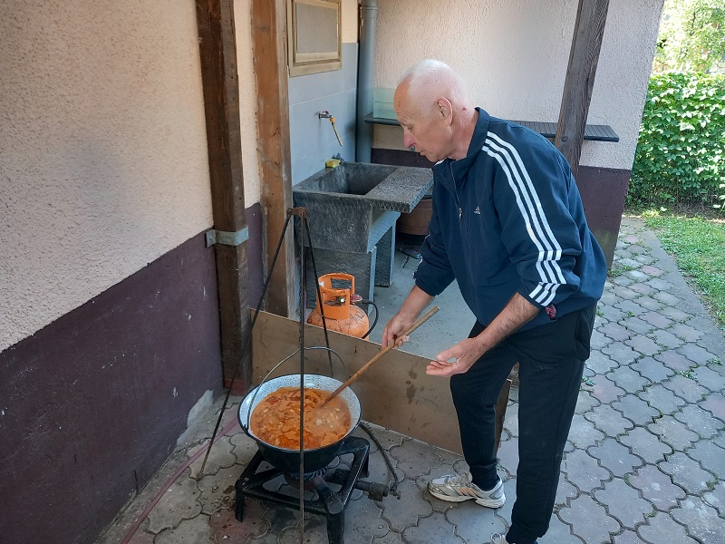 Prvi maj u Amajlijama: Rijetki ranoranioci, na meniju od kotlića do jagnjetine (FOTO)