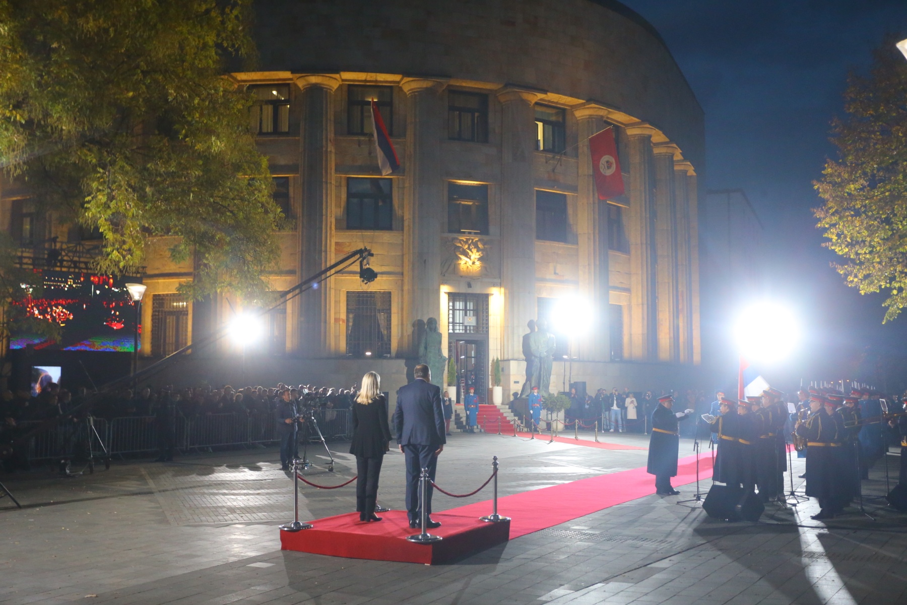 Crveni tepih, počasni vod, orkestar: Cvijanovićeva predala dužnost Dodiku (FOTO)