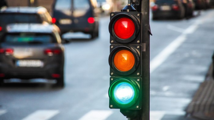 Kada su nastali semafori i zašto baš crvena, žuta i zelena?