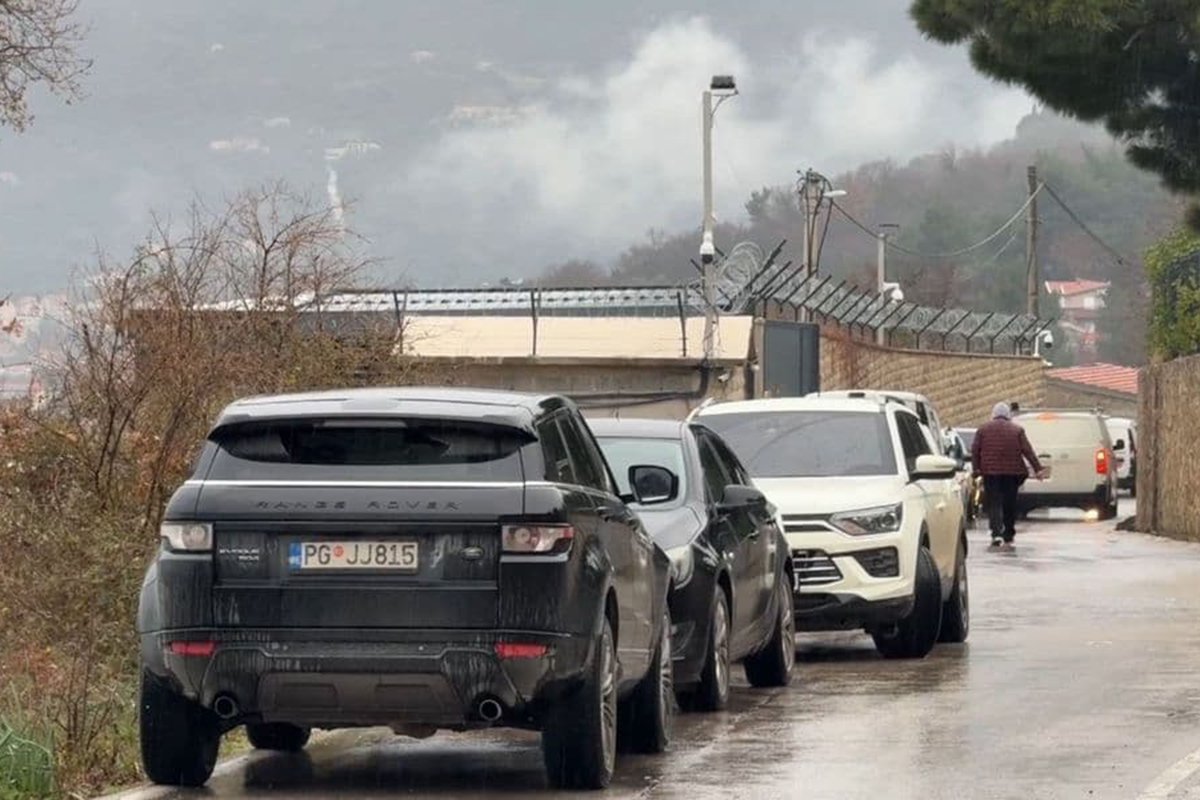 Opsadno stanje u Kotoru: Policija pretresa objekte 