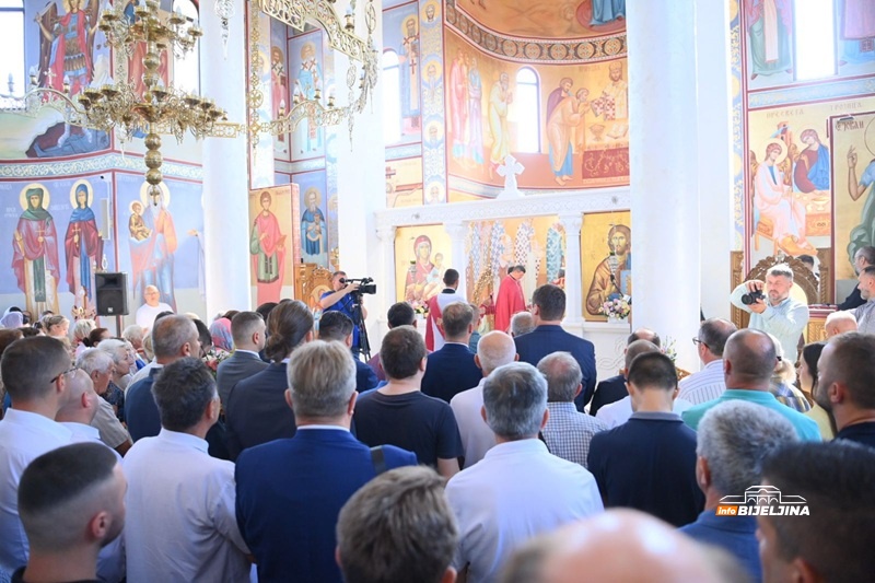 Velika svečanost u Bijeljini: Sveti Pantelejmon okupio vjernike, Mitropolit Fotije predvodio liturgiju (FOTO)