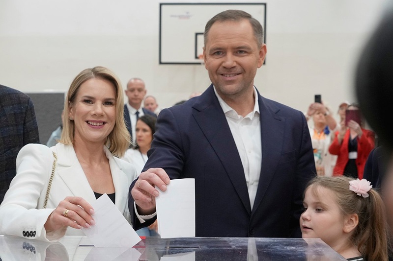 Ko je Karol Navrocki: Od huligana do predsjednika, umanjivao antifašizam u Jugoslaviji