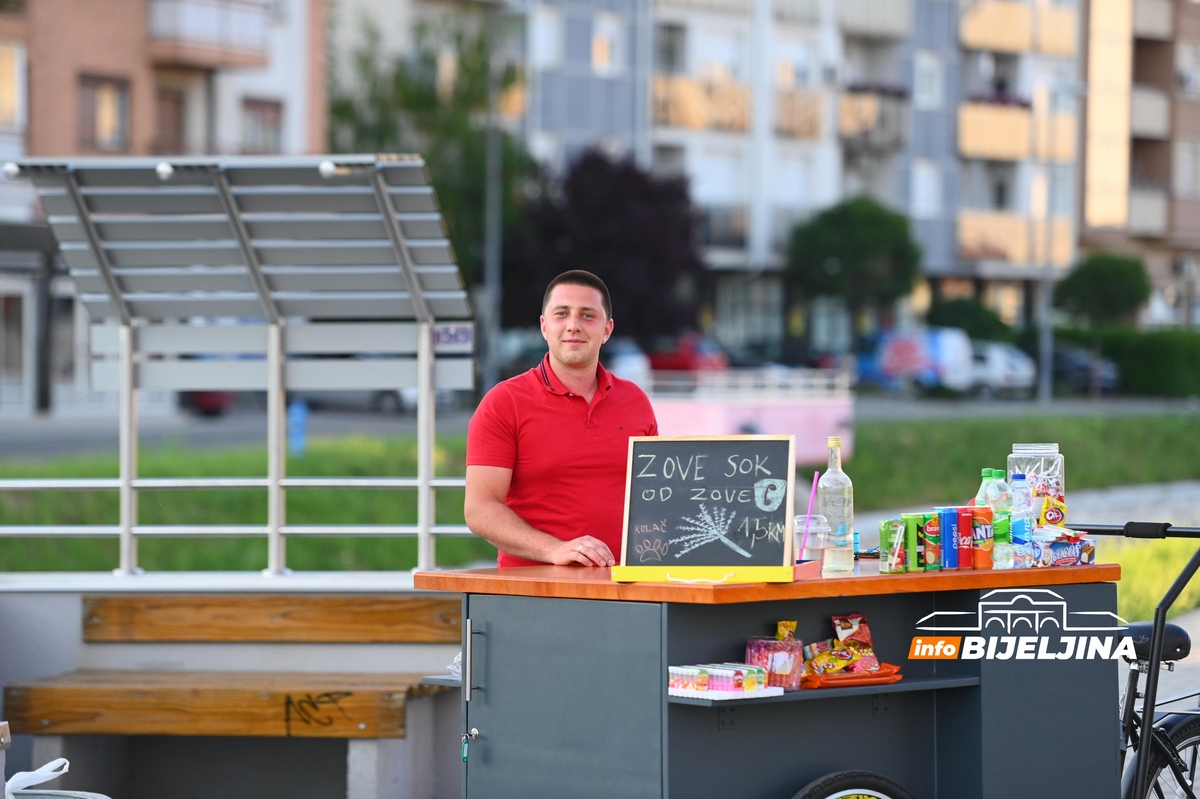 Milioneri mu okrenuli leđa, ali NIJE ODUSTAO: U Bijeljini ostvario ideju iz Beča, mini-biznis pokrenuo na triciklu (FOTO)