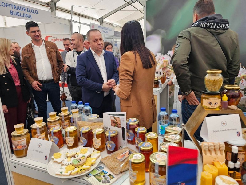 Dr Zlatko Maksimović na sajmu 