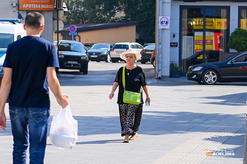 Bijeljinci se sakrili od paklenih vrućina, grad skoro pust (FOTO)