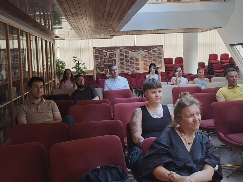 Zemljopisi u Bijeljini obilježili Dan borbe protiv govora mržnje uz poeziju, radionicu i film o Miki Antiću
