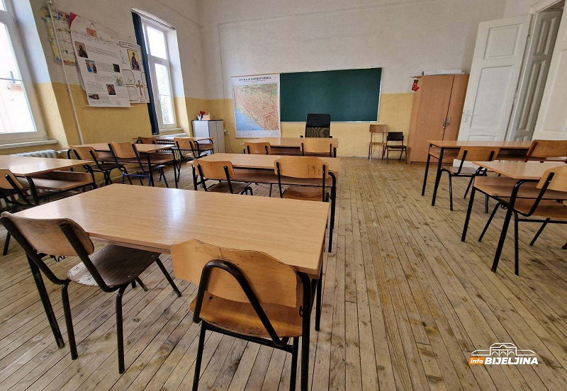 Bijeljina i dalje BEZ GRIJANJA, škola primorana da skrati časove zbog hladnih učionica