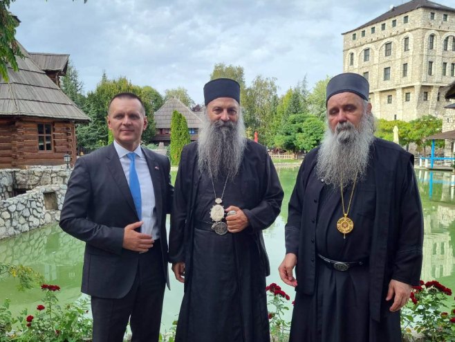 Lukač sa srpskim patrijarhom Porfirijem i episkopom Fotijem