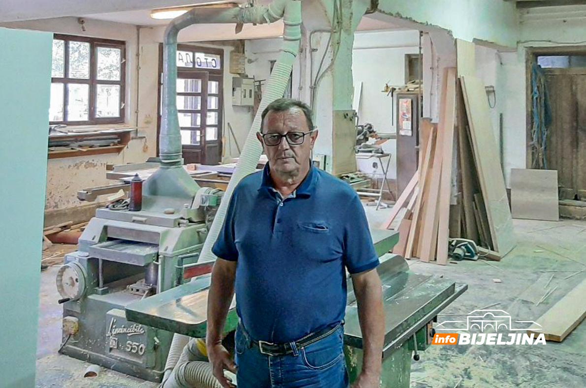 Stolar Radan Savić iz Čađavice zanat naslijedio od oca, pa prenio na sinove: Njihov namještaj krasi kuće u Evropi i svijetu