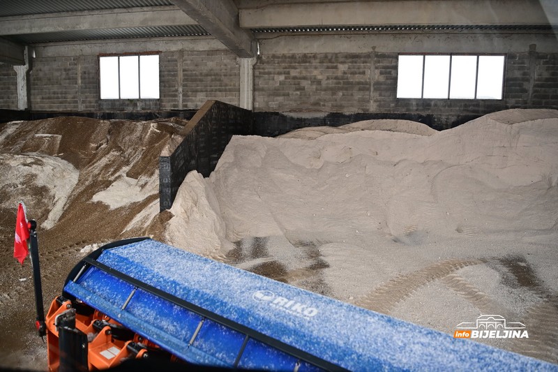 Ekipa InfoBijeljine na terenu sa vozačem grtalice: “Dosta mladih nema obzira prema nama” (FOTO)