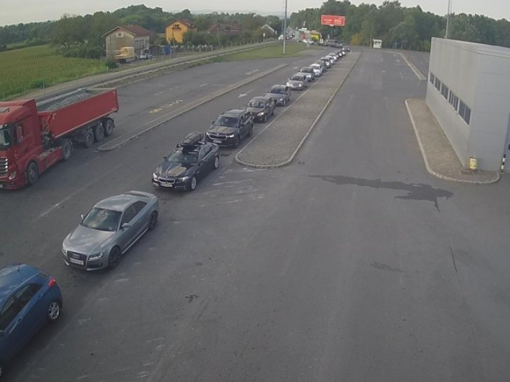 Pojačan saobraćaj na više graničnih prelaza, zadržavanja do 30 minuta