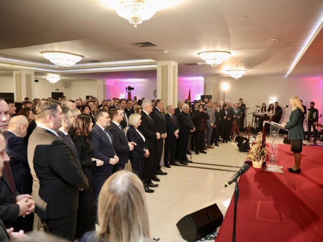 Veliki broj zvanica prisustvuje božićnom prijemu Cvijanovićeve