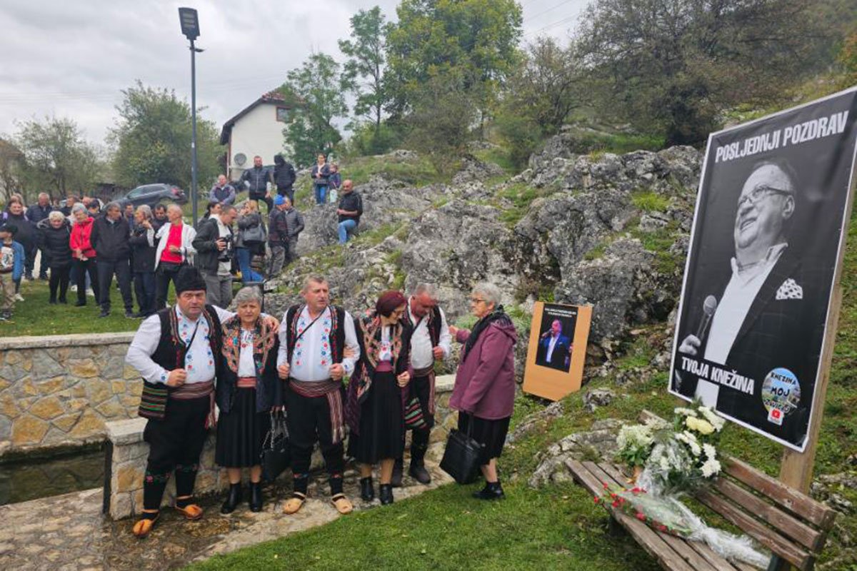 Romanija i Knežina pjesmom se oprostili od svog Halida Bešlića