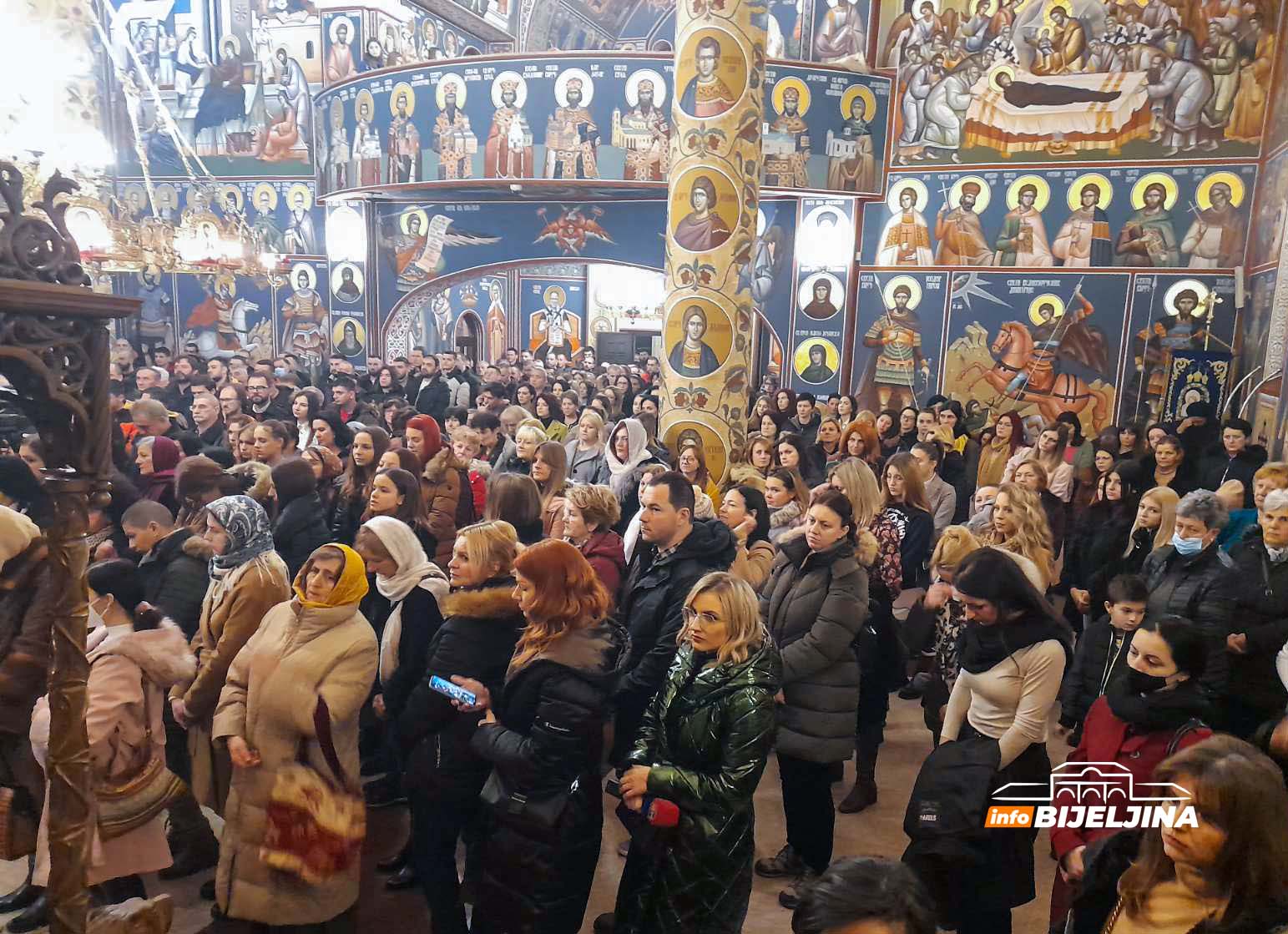 Bijeljina: Veliki broj vjernika na Božićnoj liturgiji (FOTO)